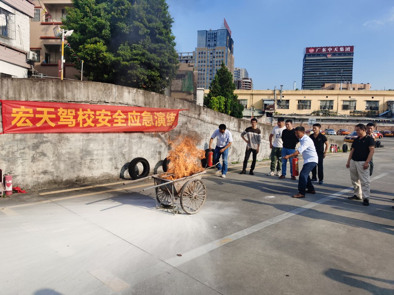 东莞宏天驾校 东莞宏天驾校